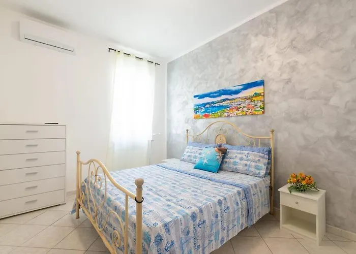 In Pieno Centro Vicino Al Mare 이스키아